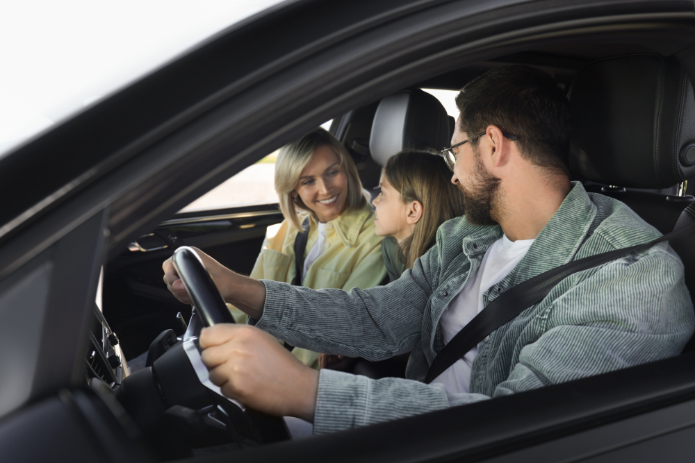 Vehicle Inspection for holidays in South Jordan, UT by Performance Place. Family in a car during a conversation, showing a driver, a woman in the front passenger seat, and a child in the back seat, highlighting safe and comfortable family driving.